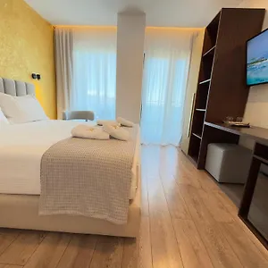 The Queen's Lion Premium Hotel